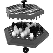 Abalone Go utazó társasjáték belső szerkezete, hatszög alakú tábla két rétegben, fekete és fehér golyókkal.