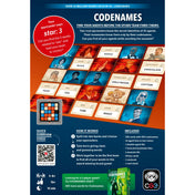 A Codenames társasjáték dobozának hátoldala, amely bemutatja a játék működését, a szó- és karakterkártyákat, valamint a játékszabály rövid összefoglalóját. A cél, hogy a csapatok kitalálják az ügynökök fedőneveit anélkül, hogy a bérgyilkosra bukkannának.