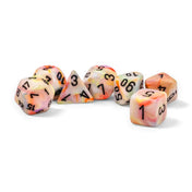 Chessex Festive Circus/black 7-darabos dobókocka készlet – Krémszínű kockák színes, márványos mintával és fekete számokkal, különböző oldalú poliéderes formákban.