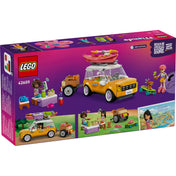 LEGO Friends 42659 készlet hátoldala, bemutatva a játszható funkciókat, az autó tetején szállított kajakot, kempingfelszerelést és egy kis gördeszkás kutyát.