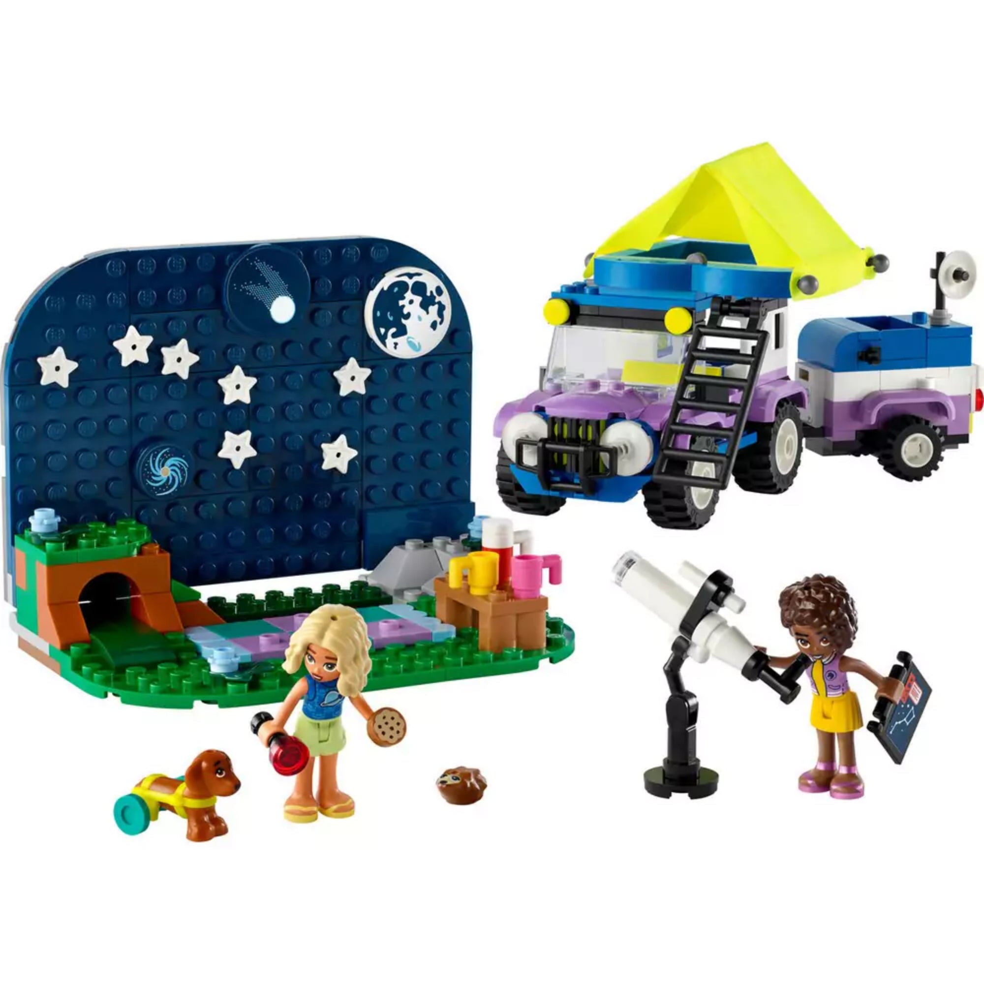 A LEGO Friends Csillagnéző kempingautó (42603) teljes készlete: lila-sárga sátortetős terepjáró utánfutóval, csillagos háttérrel, teleszkóppal és tábortűz körüli jelenettel, Nova és Aliya minifigurákkal, valamint egy kerekes kisállattal.