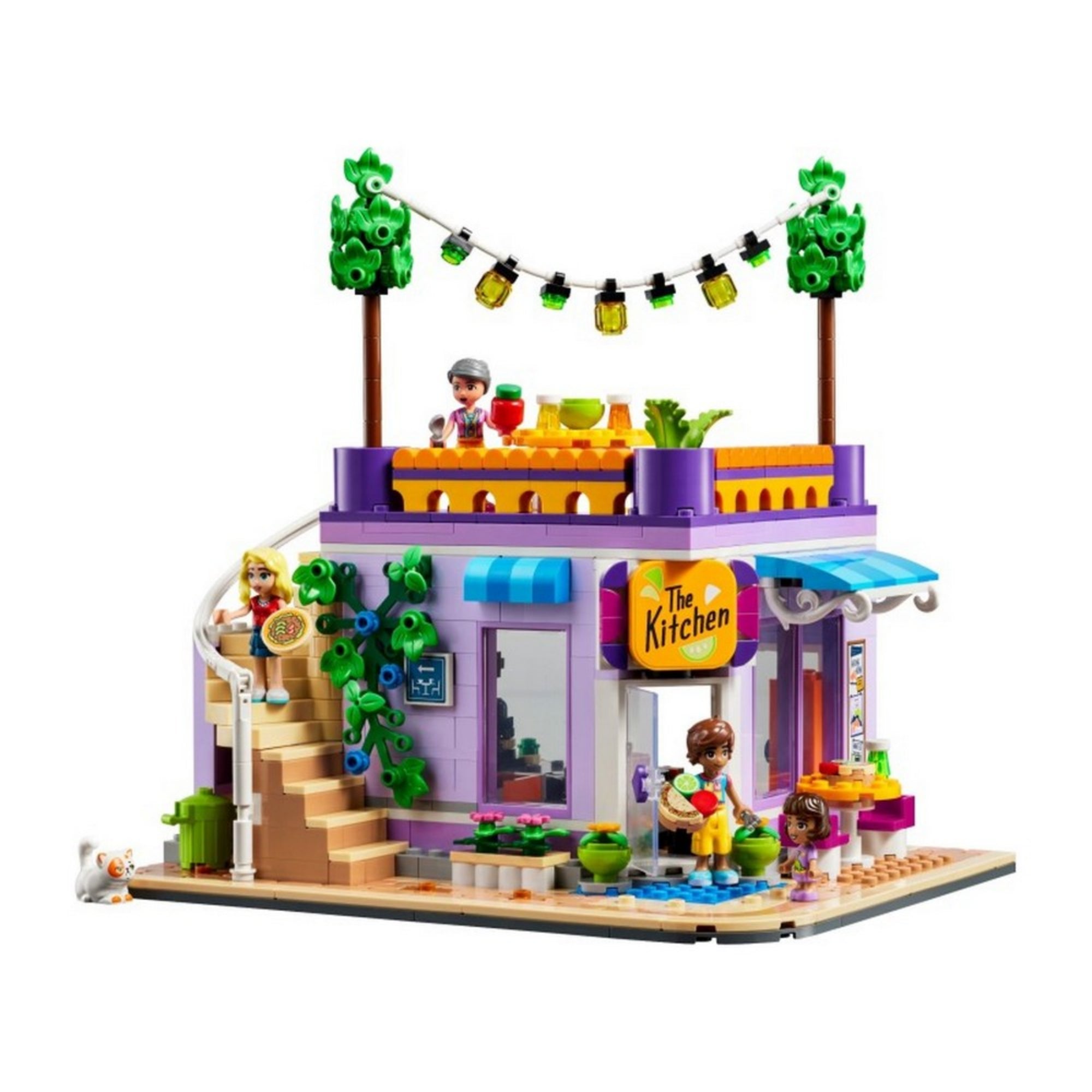 LEGO Friends Heartlake City közösségi konyha (41747) építőjáték teljes készlet, amely egy lila és narancssárga színű, kétszintes éttermet ábrázol konyhával, tetőteraszos étkezőrésszel, karakterfigurákkal és cicával.