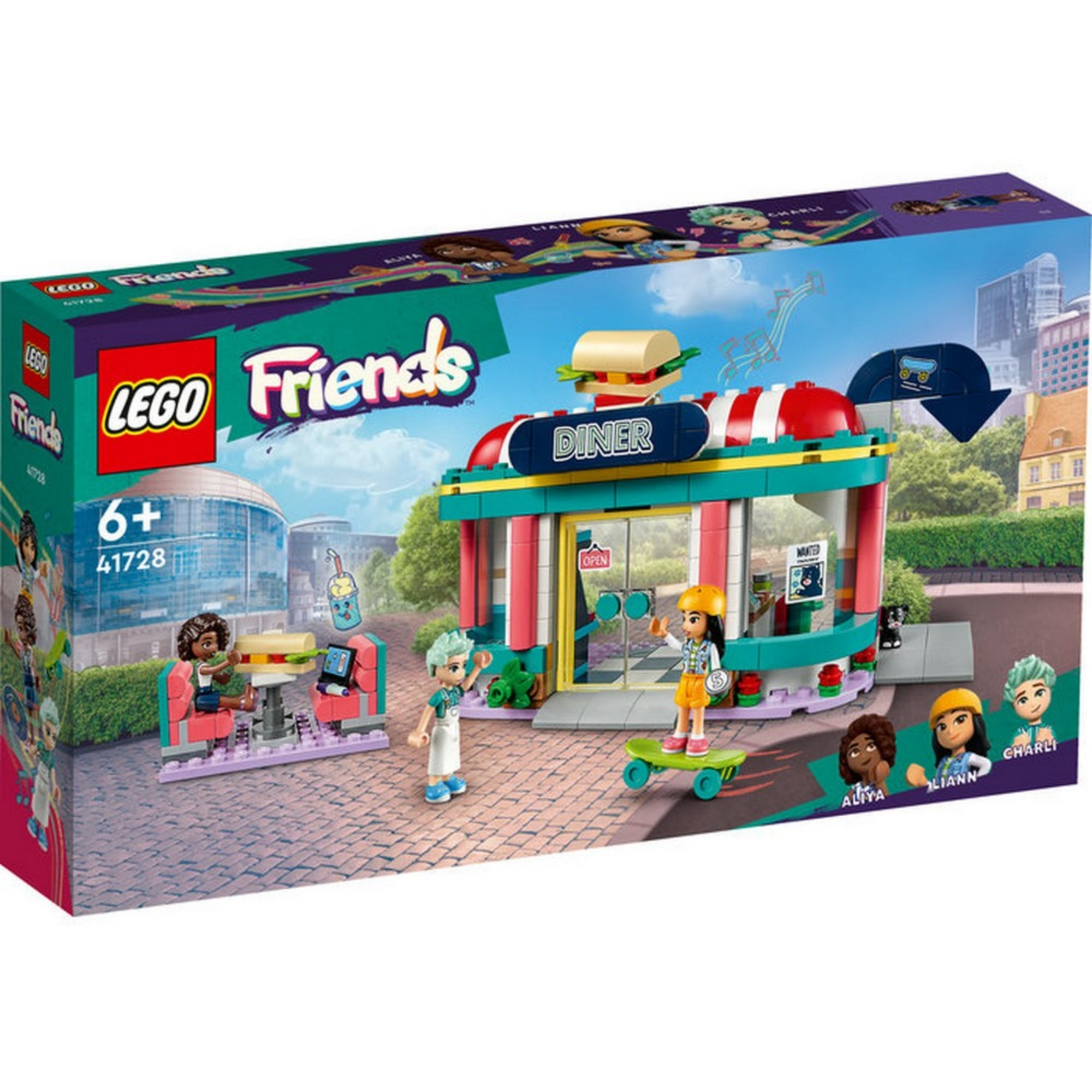 LEGO Friends 41728 Heartlake belvárosi büfé – hivatalos dobozkép, amely bemutatja az éttermet városi környezetben. A dobozon láthatóak a karakterek: Aliya, Liann és Charli, valamint az ikonikus szendvics a tetőn. A bal felső sarokban a korosztályi ajánlás (6+), alul a szereplők portréi.