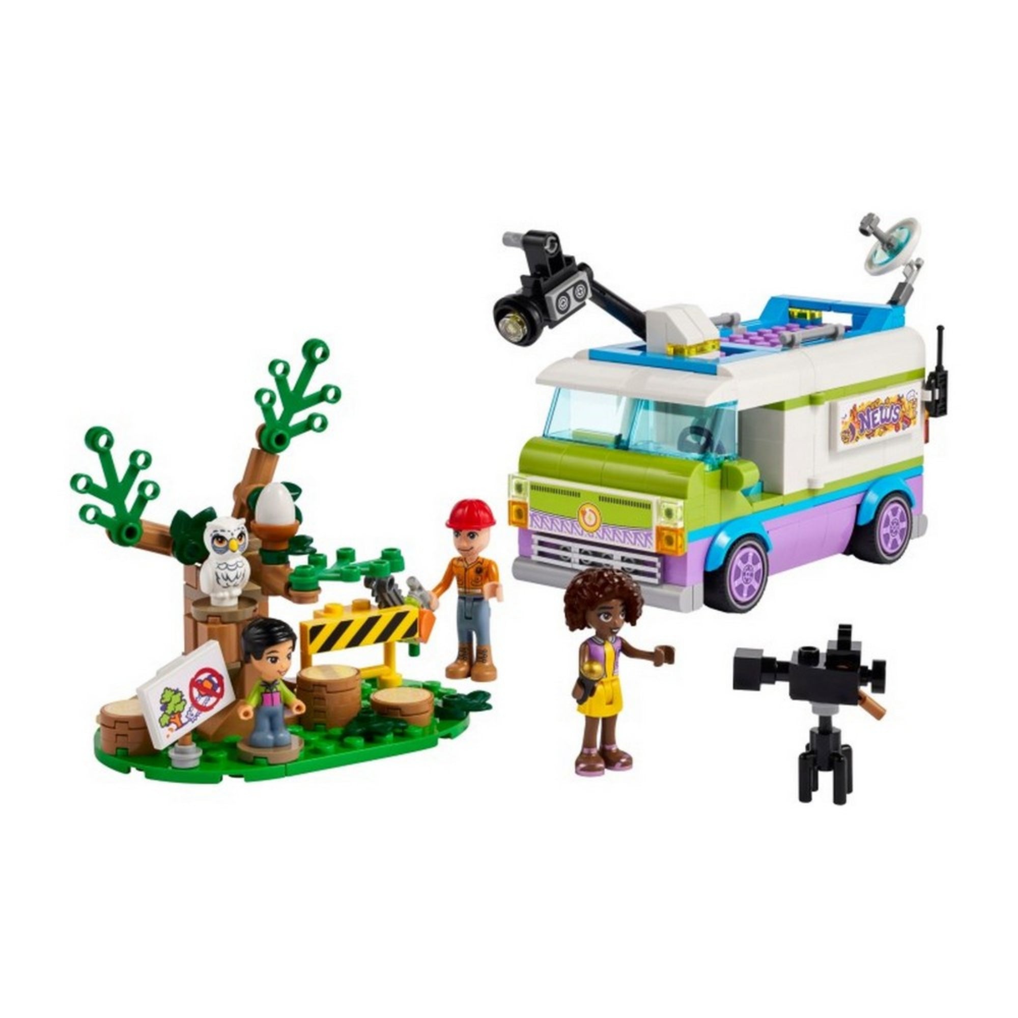 A LEGO Friends Híradós furgon (41749) készlet elemei: színes televíziós közvetítőkocsi, kis erdei jelenet fával, baglyos fészekkel, három minifigura és két kameramodell. A furgonon mozgatható műholdtányér és forgatható lámpa is található.