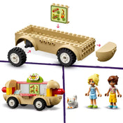 LEGO Friends Hot dog árus büfékocsi (42633) építési részletek: a büfékocsi alapjának és menütáblájának összeállítása, valamint a készlet két minifigurája és a cicafigura