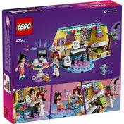 A LEGO Friends Paisley szobája 42647 készlet hátoldala, amely a szett részleteit mutatja. Látható Paisley és Liann figurája, egy nyuszi, zenei és művészeti kiegészítők, mint például egy gitár, zongora és festőkészlet. Az alsó képek játékjeleneteket ábrázolnak, beleértve Paisley titkos ágyrekeszét és Melody gondozását.