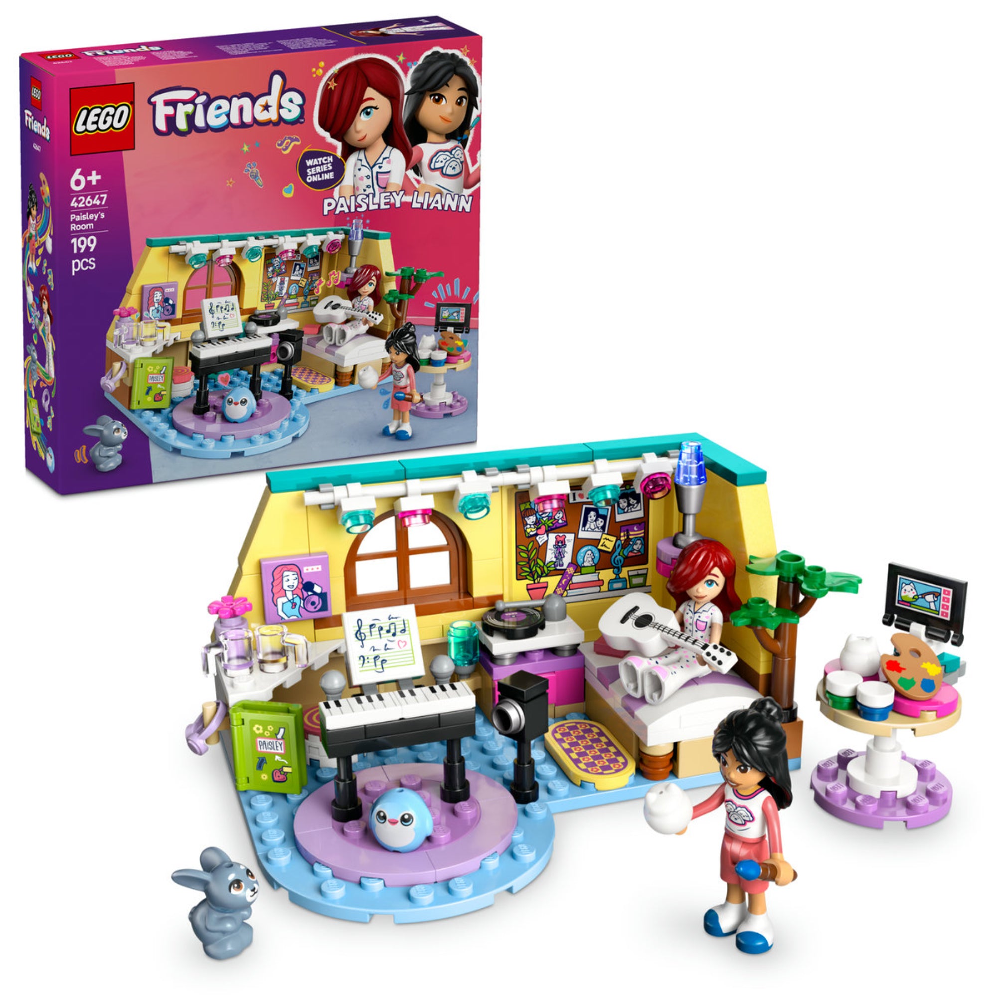 A LEGO Friends Paisley szobája 42647 készlet, amely zenei és művészeti elemekkel teli játékot mutat be. Látható Paisley és Liann figurája, Paisley gitárral az ágyán, egy zongora, hangszóró, festőkészlet és nyuszi figura. A háttérben a szoba színes dekorációi és kreatív kiegészítők, például egy poszterfal és egy titkos rekesz az ágy alatt.