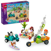 A LEGO Friends Szörfös kutyák és robogós kalandok 42641 szett elemei bemutatva. A képen Sage és Paisley mini-babák, két corgi figura, egy robogó szörfdeszkával, egy szárazföldi jacht és egy pihenősarok strandkiegészítőkkel látható. A színes háttér és a részletes elemek inspirálják a gyerekek kreatív szerepjátékát.