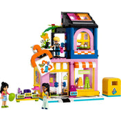 LEGO Friends Vintage divatszalon (42614) teljes készlet: egy színes, két szintes divatszalon bolttal, próbafülkével, tetőterasszal és 3 minifigurával – Liann, Olly és Jordin.