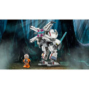 LEGO Star Wars Luke Skywalker X-Wing robotja (75390) – a teljes szett, mozgatható végtagú robottal, Luke minifigurával, és a háttérben az űrt idéző jelenettel.