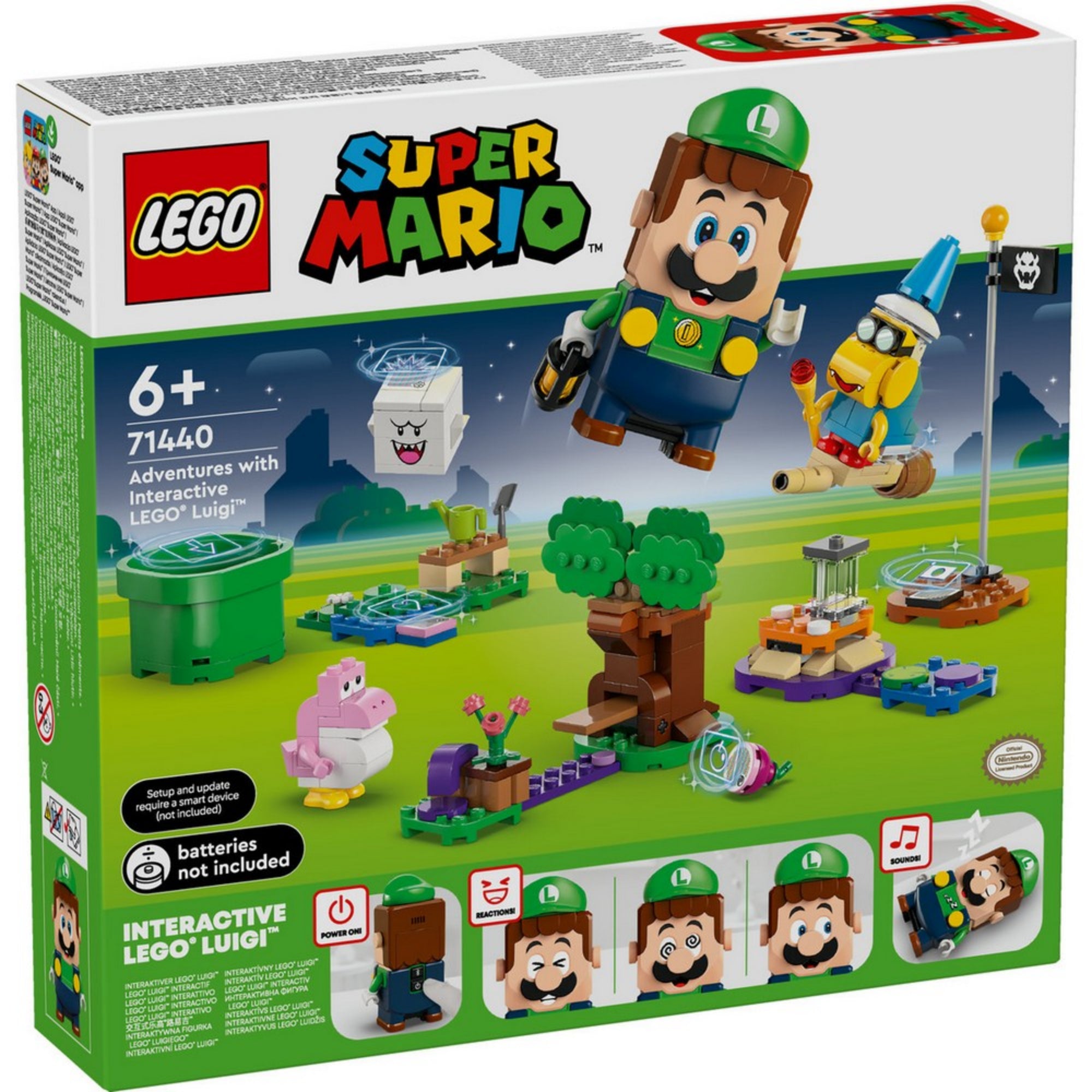 A LEGO Super Mario 71440 készlet dobozának előlapja, amelyen Luigi karaktere repül a levegőben, mögötte a játék pályaelemei és ellenségek, mint Kamek és Boo.