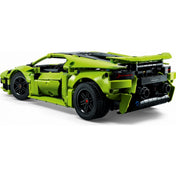 LEGO Technic Lamborghini Huracán Tecnica 42161 hátsó nézet, részletes kipufogórendszerrel, hátsó spoilerrel és fekete felnikkel.