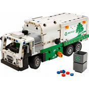 LEGO Technic Mack LR Electric kukásautó 42167 modell összerakva, mellékelt szemetes kukával és piros-kék korongokkal, részletes zöld-fehér színvilágban és újrahasznosítási mintával.