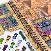 Thinkfun Rush Hour World Tour logikai játék feladványfüzet, piramisok és Szfinx illusztrációval, színes autókkal a mágneses táblán.