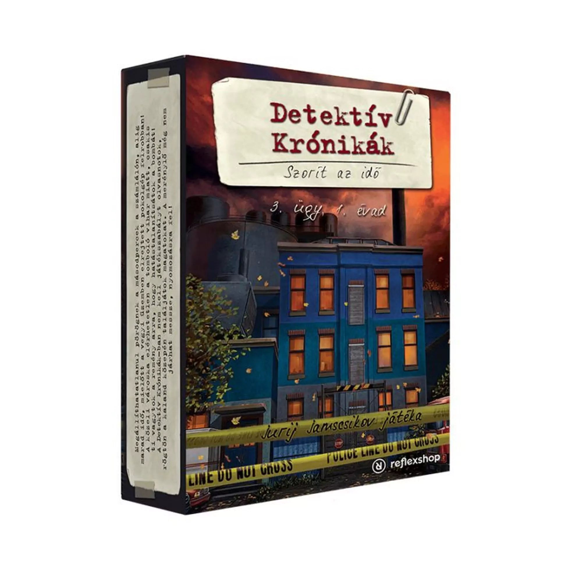 A Detektív Krónikák – Szorít az idő társasjáték doboza, amelyen egy sötét égbolt alatt álló kék épület látható, elől sárga rendőrségi szalaggal, a doboz felső részén kézzel írt címkével.