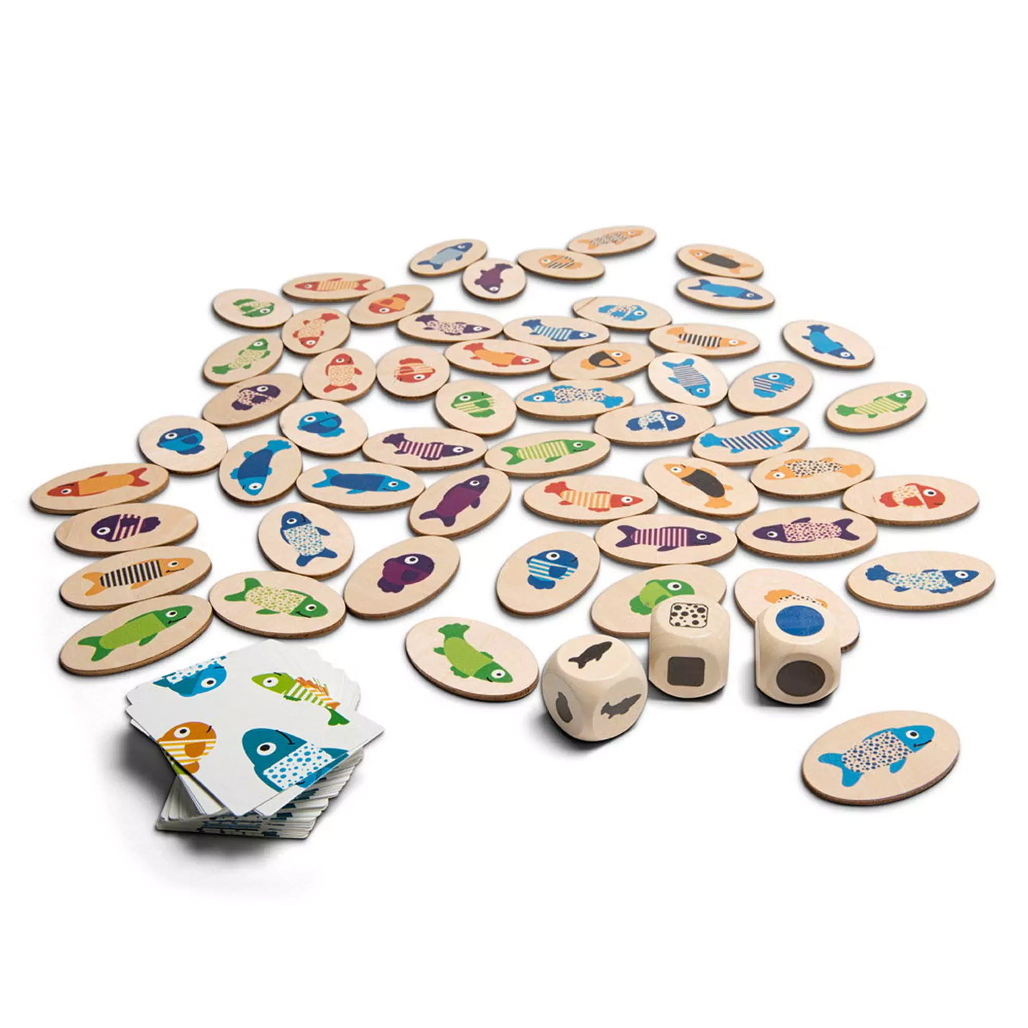 „Fogd ki a halacskákat! Készségfejlesztő játék, BS Toys – asztalra szórt halmintás korongok, mintakártyák és dobókockák játék közben”