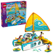 LEGO Friends: Hajós kirándulás és kaland (42664) termékdoboz és hajómodell együtt, barátságos nyári jelenettel és delfinekkel.