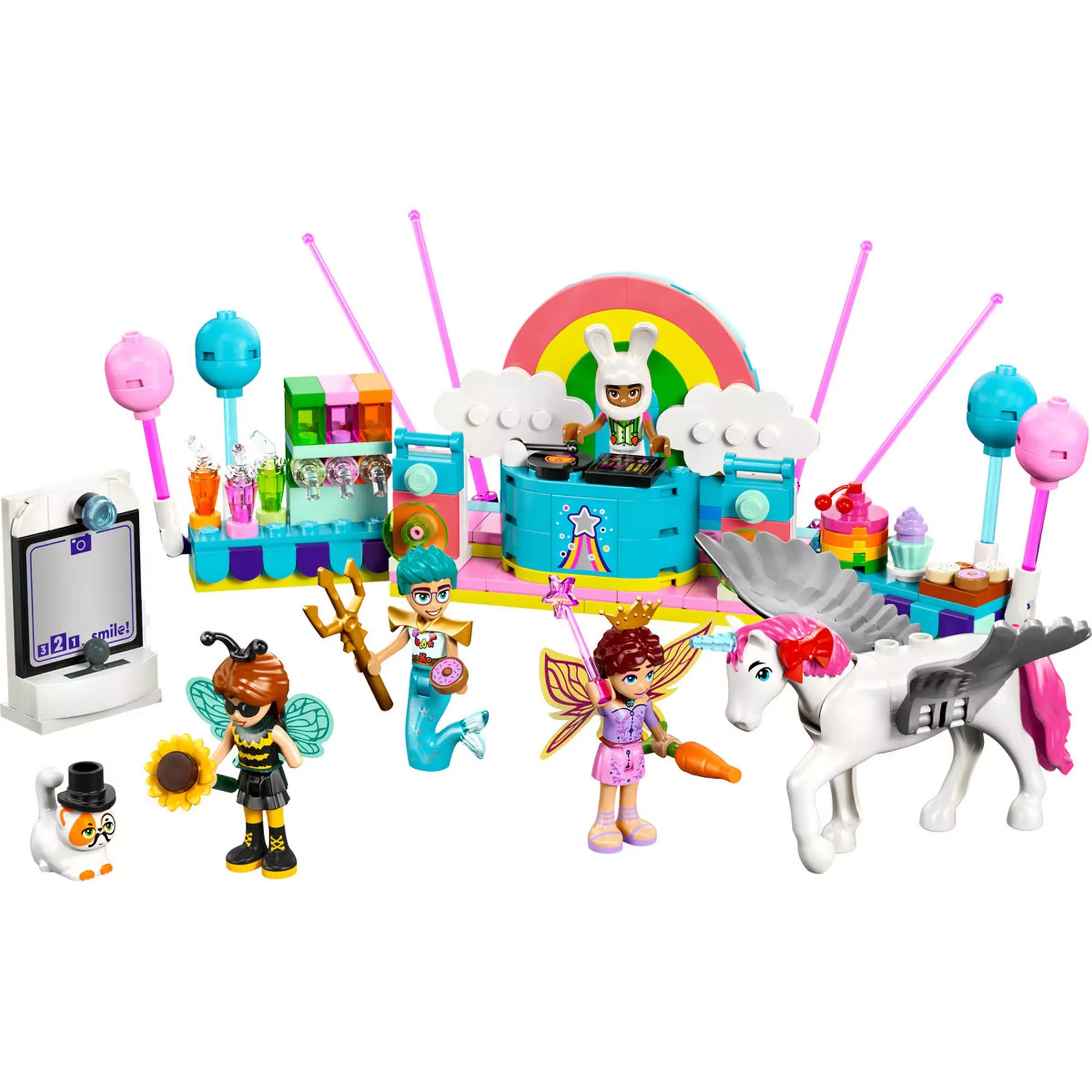 LEGO Friends Jelmezes buli egyszarvúval és tündérrel (42661) teljes játékszett, állatokkal, figurákkal és színes bulikiegészítőkkel.