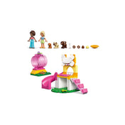 A LEGO Friends Puppy Playground (42665) készlet elemei szétszedve: két figura, három különböző kutya, falatok és egyéb kiegészítők, valamint a játszótér részei.