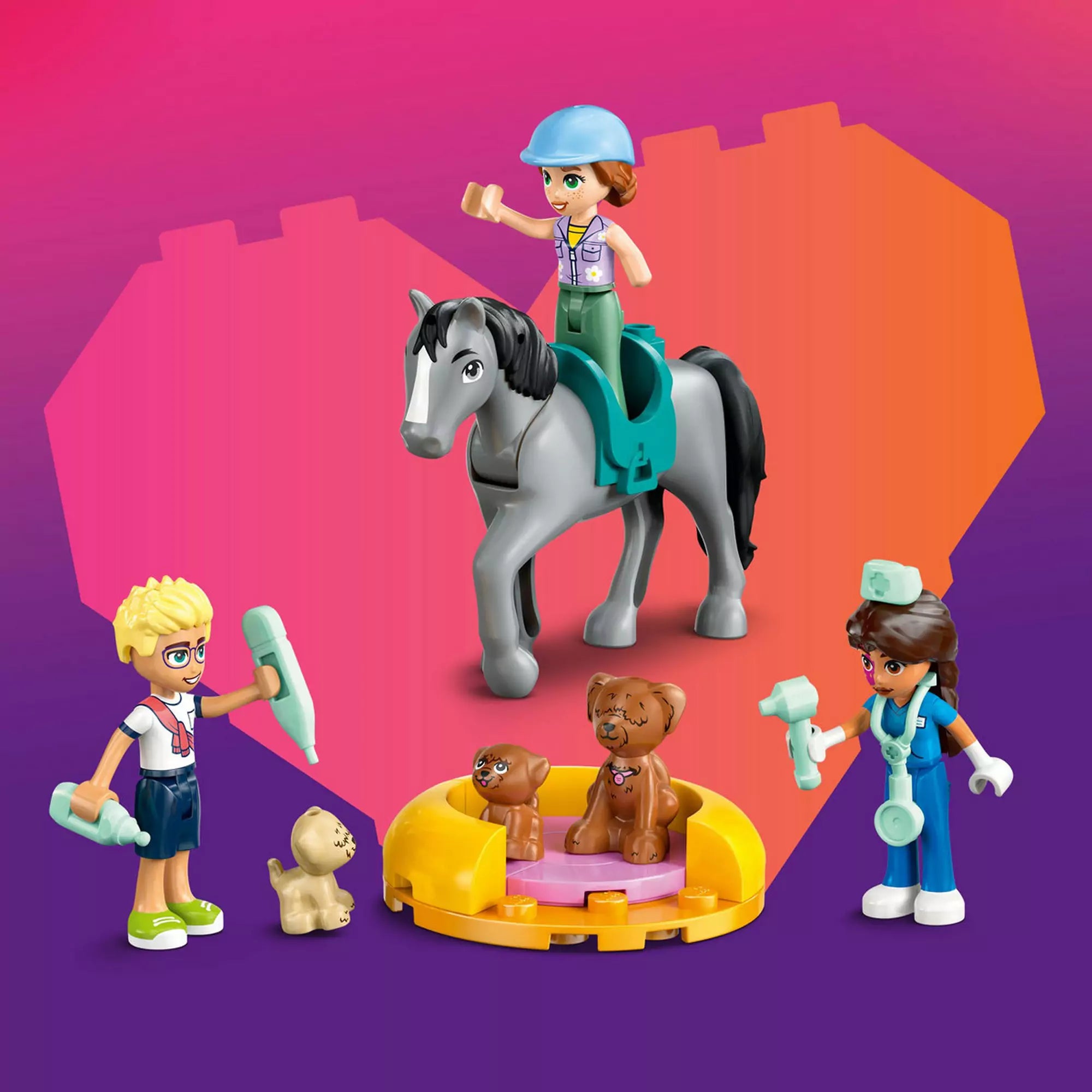 LEGO Friends Ló- és állatkórház 42651 - Thunder, a ló, és a karakterek az állatok gondozása közben.