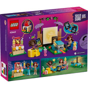 LEGO Friends – Moziest a barátokkal (42642) doboz hátoldala – A Moziest a barátokkal LEGO készlet dobozának hátoldala, részletes jelenetekkel és a játék működését bemutató grafikákkal.