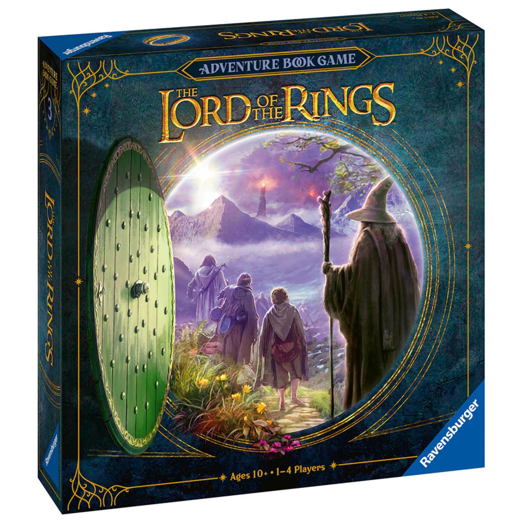 A képen a „The Lord of the Rings: Adventure Book Game” társasjáték doboza látható. A doboz borítóján Gandalf, Frodo, Sam és Aragorn sétálnak a Végzet Hegye felé vezető úton – a háttérben pedig a Sötét Torony magasodik, sejtelmes fényben. A bal oldalon egy ikonikus, kerek hobbitajtó is feltűnik, amely utalás a történet kezdetére. A csomagolás aranyozott díszítései és a Ravensburger logó a jobb alsó sarokban különleges, mesés hangulatot keltenek – igazi kincs minden Gyűrűk Ura-rajongónak!