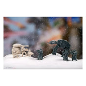 Látványos csatajelenet havas terepen: birodalmi AT-AT és katonák harcolnak a lázadók ellen, hóvihar effektussal a háttérben.