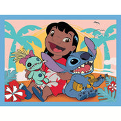 Trefl Lilo és Stitch puzzle: Lilo, Stitch és Scrump baba vidám, nyári háttérrel, 30 darabos kirakó kép.