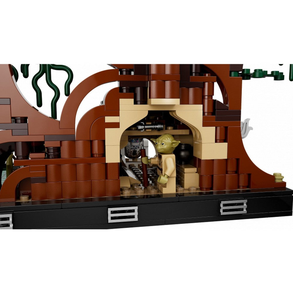 LEGO Star Wars Jedi™ kiképzés a Dagobah™ bolygón dioráma 75330