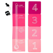 69 – Páratlan játék pároknak társasjáték asztalkép, rózsaszín számozott kártyák, fekete és fehér bábuk, dobókocka és intim feladatkártyák játék közben.