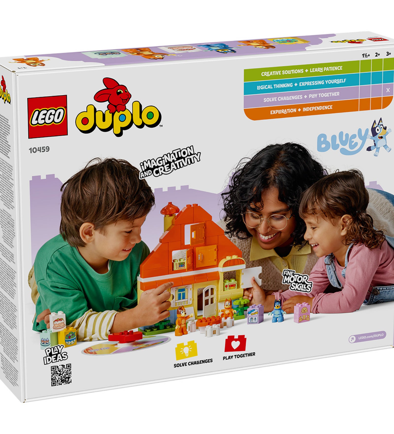 A LEGO DUPLO Bluey családi ház doboz hátoldala, játék közben gyerekekkel.