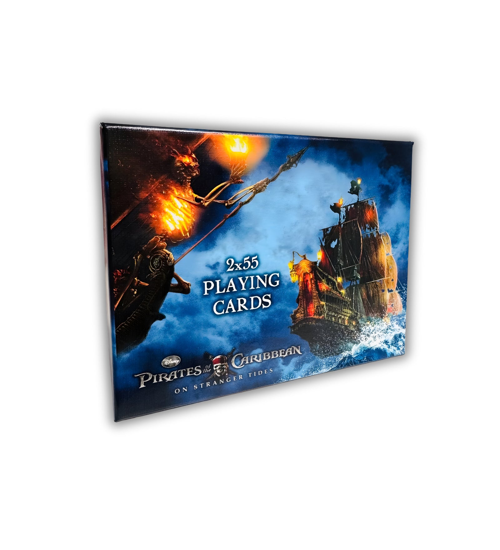 Pirates of the Caribbean – On Stranger Tides játékkártya doboz eleje, filmes illusztrációval és 2×55 lapos jelöléssel.