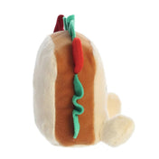 Szendvics plüss játék oldalnézetben, rétegezett kenyér és töltelék kialakítással, puha textúrával és lekerekített formával