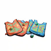 BS Toys Belly Catch Set ügyességi játék színes labdafogó mellényei és puha labdái.