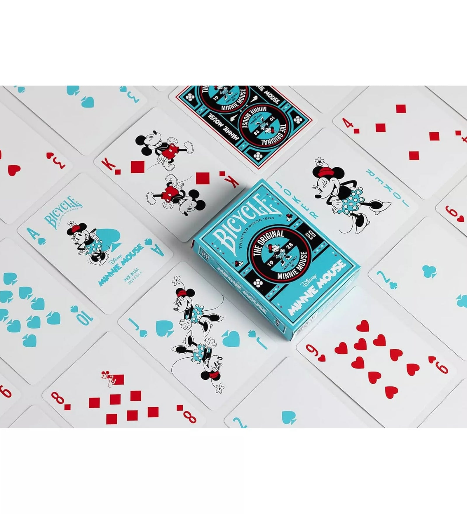 A Bicycle Disney Minnie Mouse kártyapakli doboza kirakott lapok között, amelyeken Minnie egér különböző vidám pózokban látható piros, kék és fekete színekben.