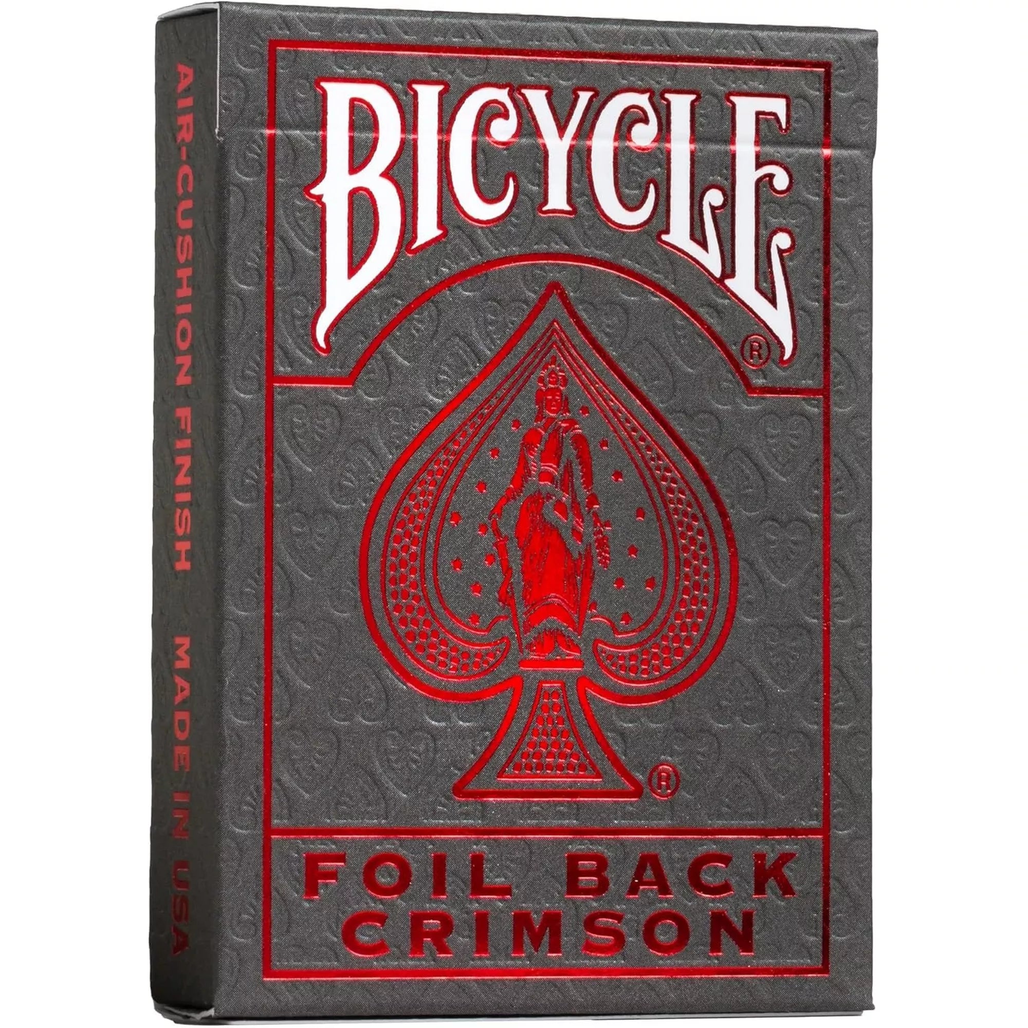 A Bicycle Foil Back Crimson kártyapakli dobozának közeli képe, szürke alapon vörös fóliás pikk ász motívummal és a Bicycle logóval.
