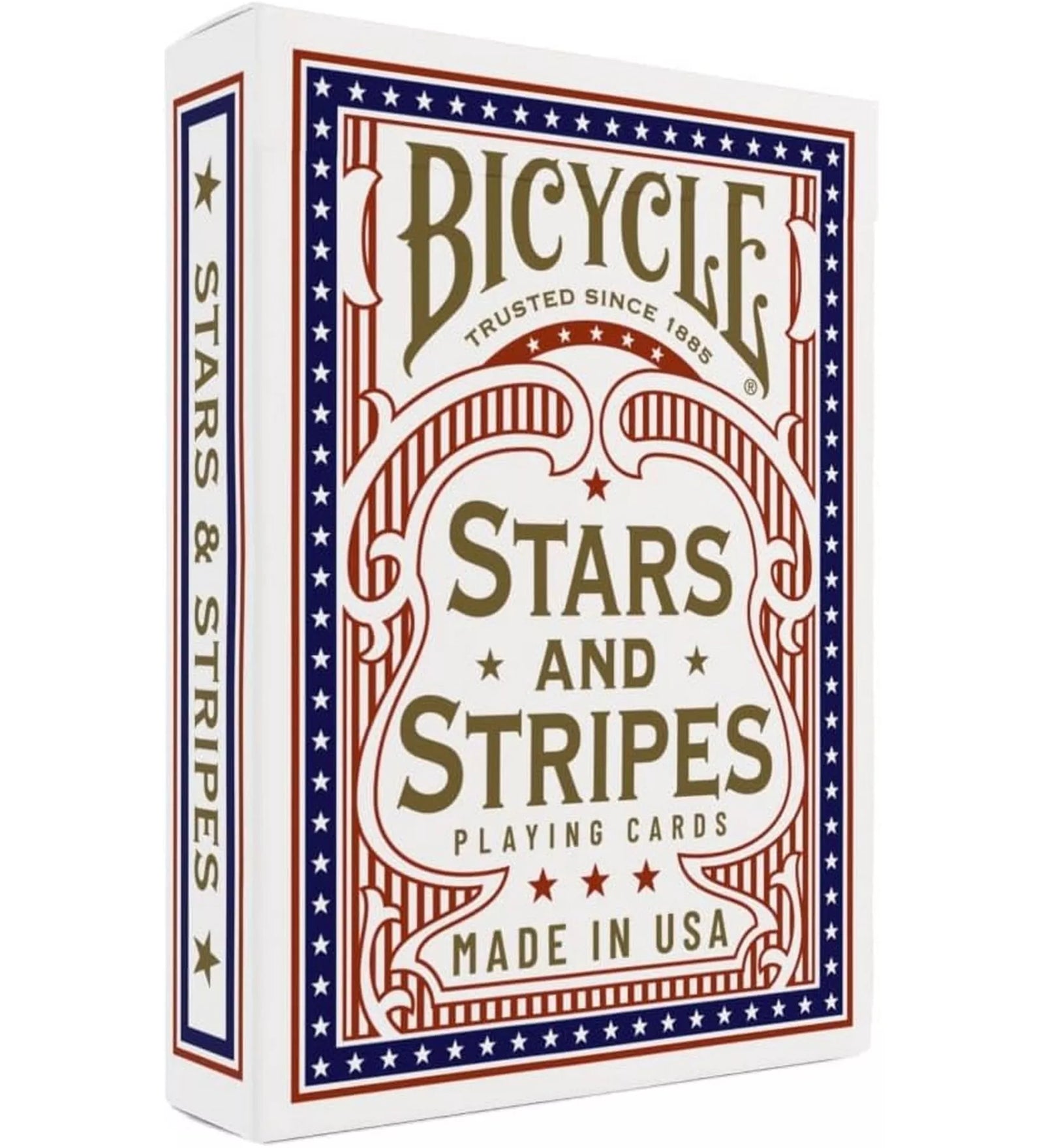 A Bicycle Stars and Stripes kártyapakli doboza közelről, fehér alapon piros, kék és arany díszítéssel, a „Made in USA” felirattal.
