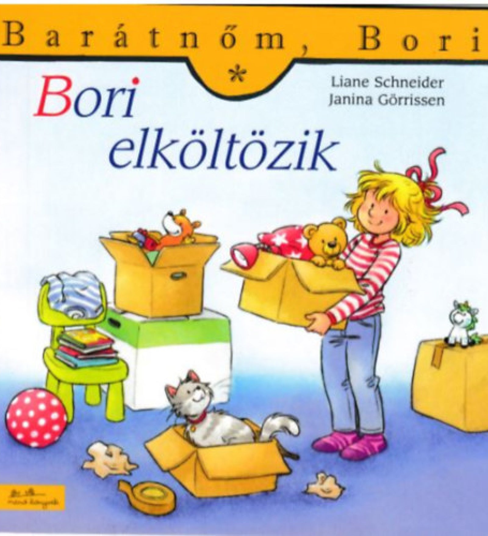 „Bori elköltözik” borító – Bori egy nagy dobozt tart, amely tele van játékokkal, köztük egy macival és egy labdával. Körülötte költözéshez pakolt dobozok, játékok és a kíváncsi cicája – minden a nagy változás izgalmát tükrözi.