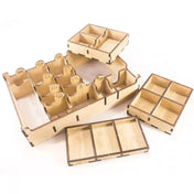 Carcassonne társasjáték fa rendszerező – lézervágott fa elemekből álló, összeszerelt organizer betétek és kivehető tálcák a dobozban történő tároláshoz.