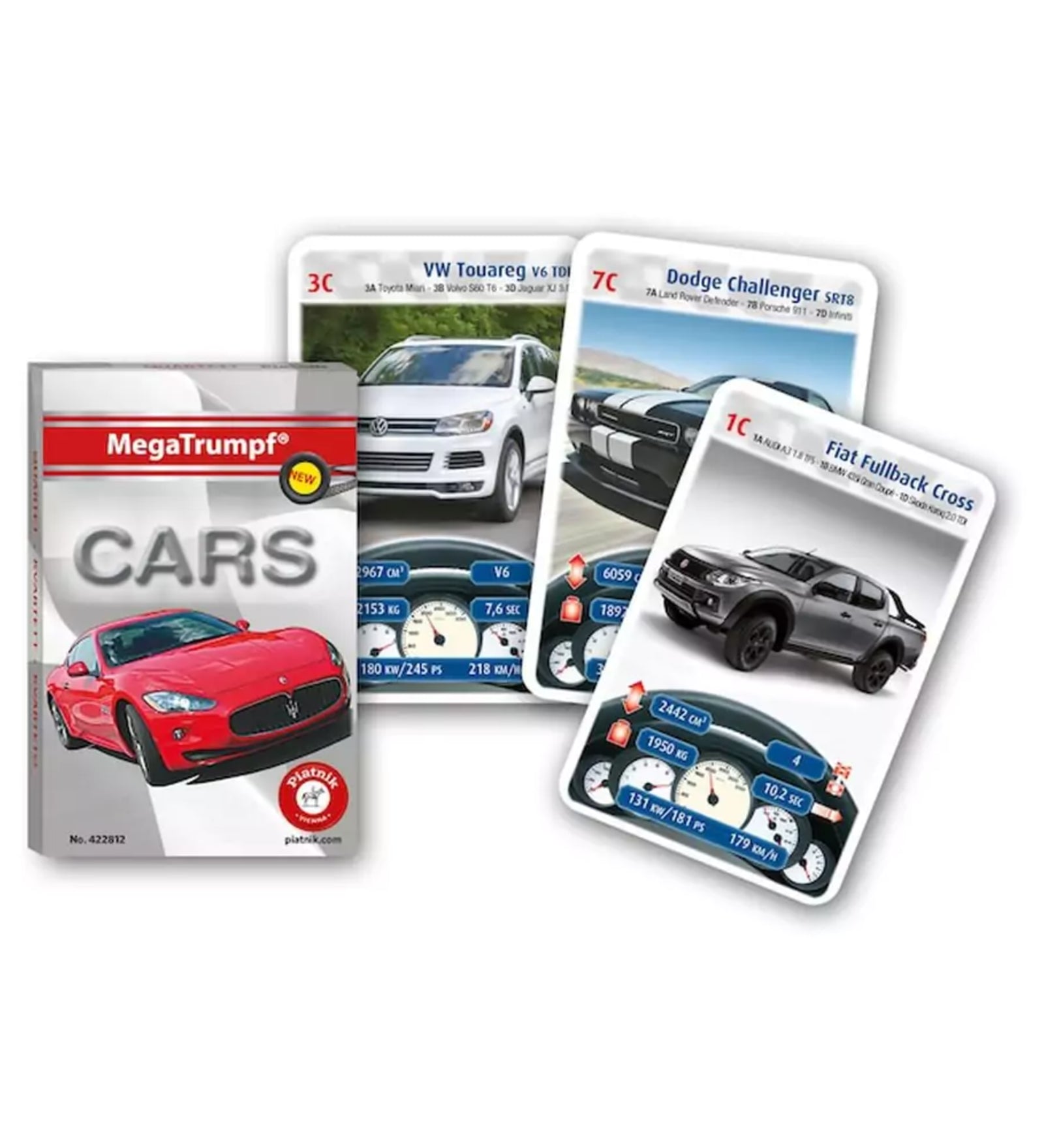 A képen a MegaTrumpf „Cars” kvartettkártya csomag tartalma látható. Bal oldalon a doboz díszítése figyelhető meg egy sportos, piros Maseratival, míg jobb oldalon három kártya fedi fel a játék izgalmas részleteit. A kártyákon különböző autómárkák – például VW Touareg, Dodge Challenger SRT8 és Fiat Fullback Cross – szerepelnek valós fotókkal, műszaki adatokkal (pl. lóerő, hengerűrtartalom, végsebesség, gyorsulás). A műszerfalat idéző dizájn vizuálisan is izgalmassá teszi a játékot.