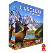 A Cascadia – Vadvilága társasjáték doboza, amelyen egy gyönyörű természeti táj látható havas hegycsúcsokkal, kék vízzel és színes növényzettel. Az előtérben egy szarvas áll, amely a vadon élő állatokra utal, a játék témáját kiemelve. A dobozon a játék címe nagy betűkkel szerepel, valamint a 'Spiel des Jahres 2022' díj logója is látható, amely a játék elismerését mutatja.