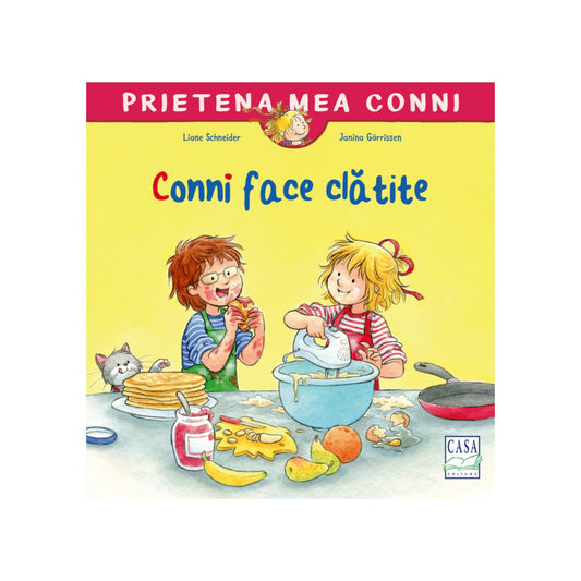 Prietena mea Conni – Conni face clătite könyv borítója, amelyen Conni és egy barátja palacsintát készítenek a konyhában, vidám illusztrációval.