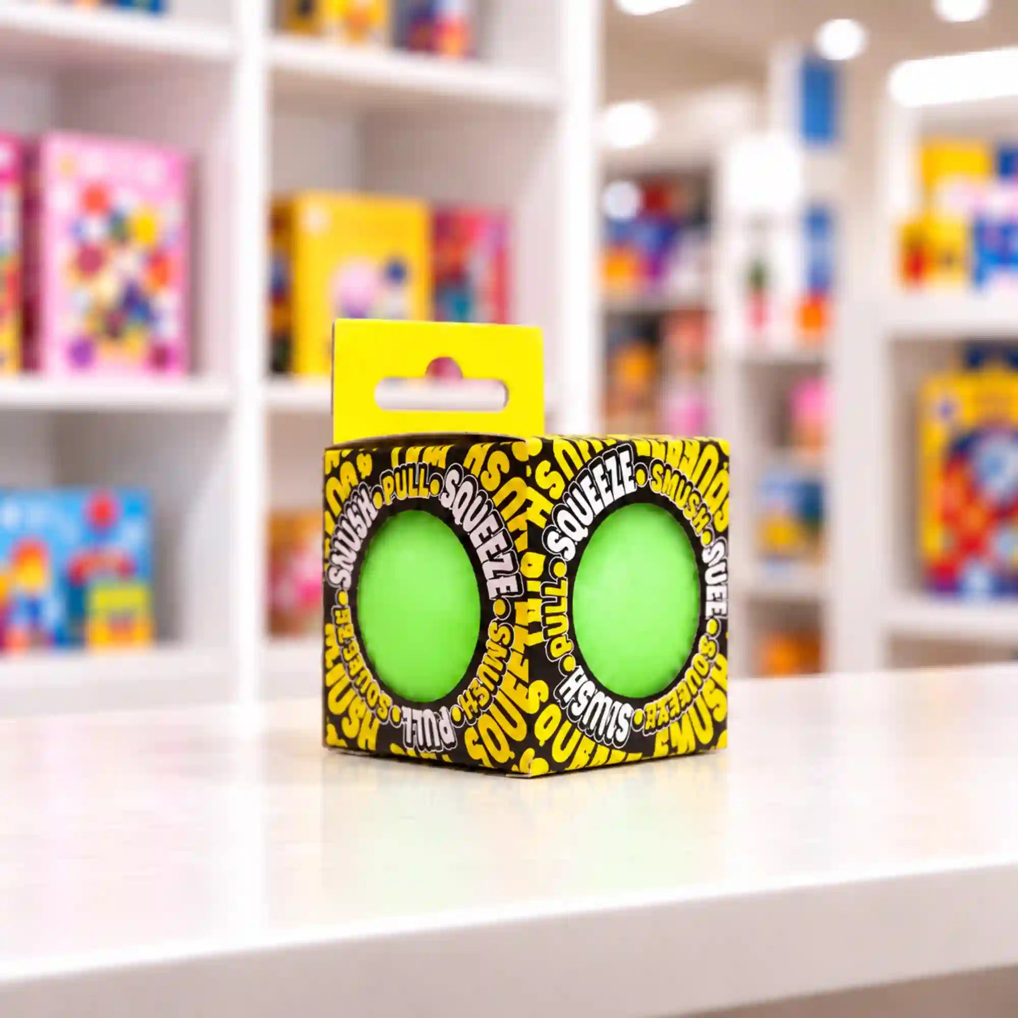Cool Mix Glow in the Dark zöld világító stresszlevezető labda – csomagolásban, játékbolti környezetben