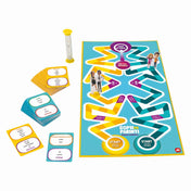 „A Copii vs Părinți – Găsește Cuvântul! társasjáték tartalma: játéktábla, kártyapaklik, homokóra és álló figurák, játékra készen elhelyezve.”