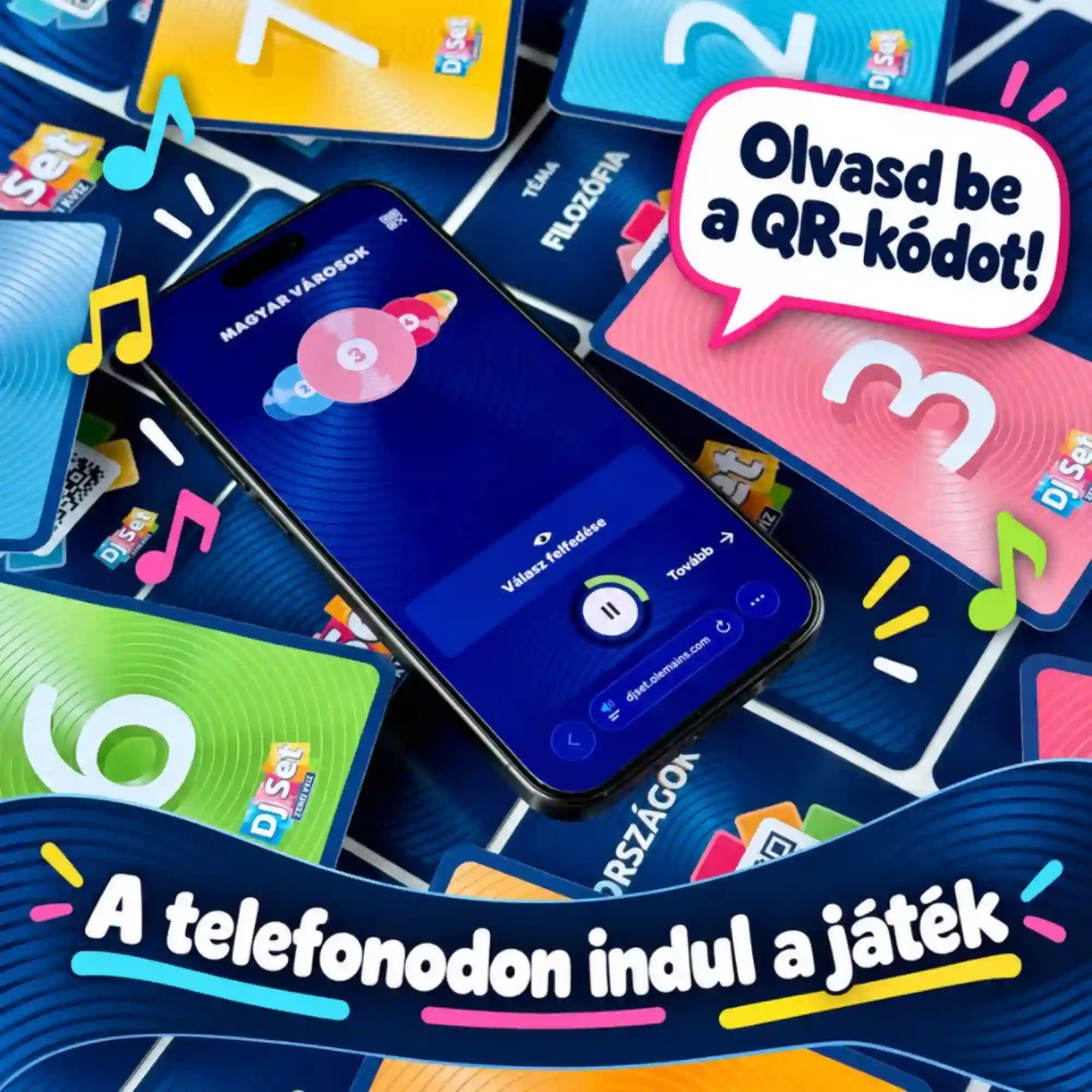 DJ Set zenei kvíz magyar nyelvű társasjáték színes számozott kártyái és témakártyái, középen egy okostelefonnal, amelyen a zenei játék felülete látható.
