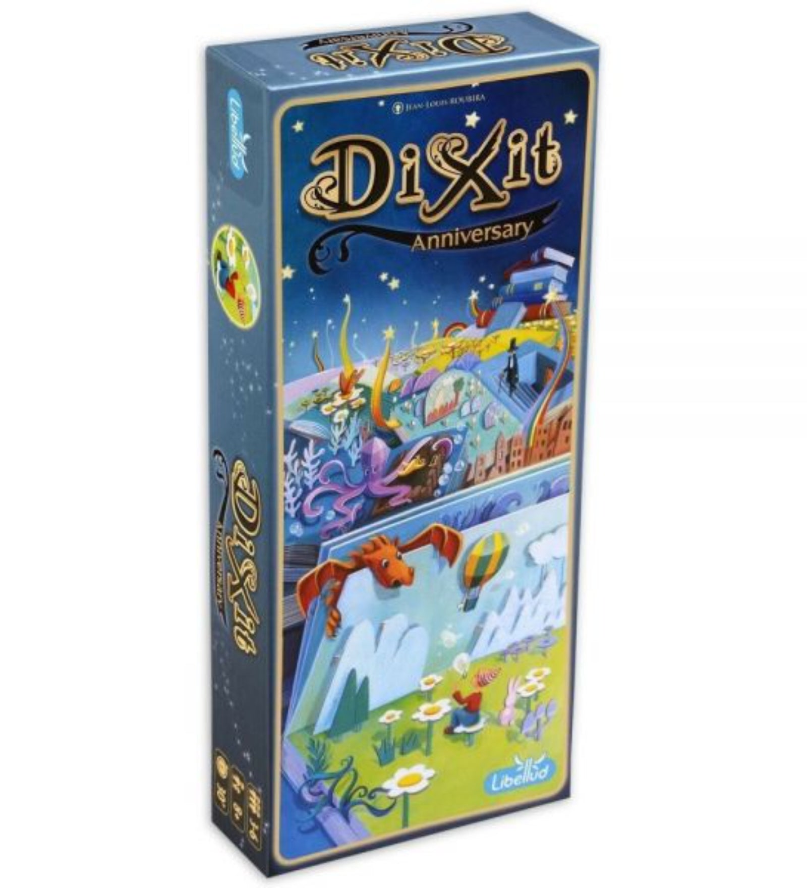 A Dixit Anniversary társasjáték doboza, amely mellett egy pakli játékkártya és néhány színes, művészi illusztrációval ellátott kártya látható. A doboz kék színű, mesebeli jelenetekkel díszített borítóján varázslatos világok, például egy repülő sárkány és egy léggömb jelenik meg. A kártyák változatos, részletgazdag grafikái a játék kreatív és fantáziadús jellegét tükrözik.