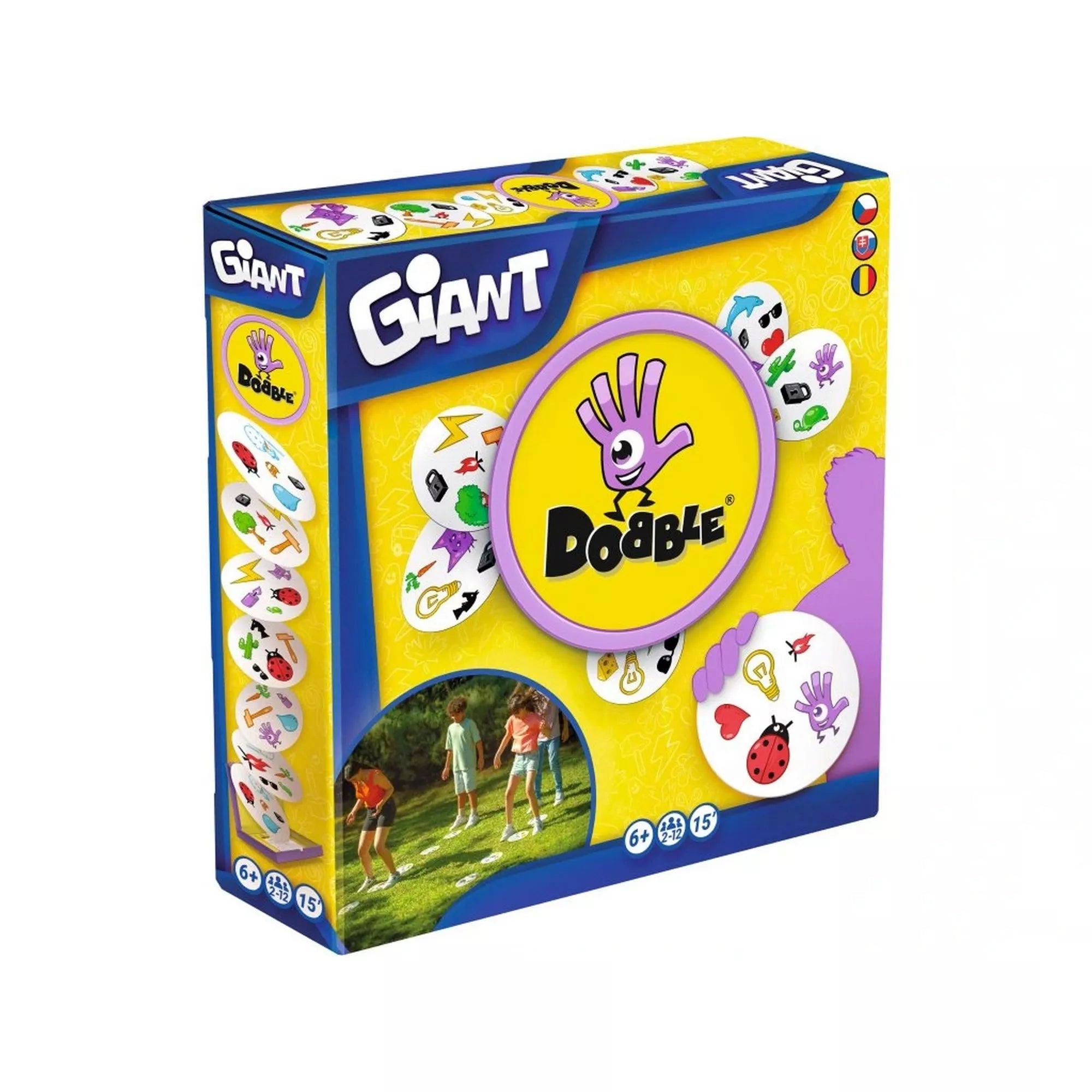 A Dobble Giant doboza, színes kártyákkal és gyerekekkel, akik a játékot játsszák a szabadban.