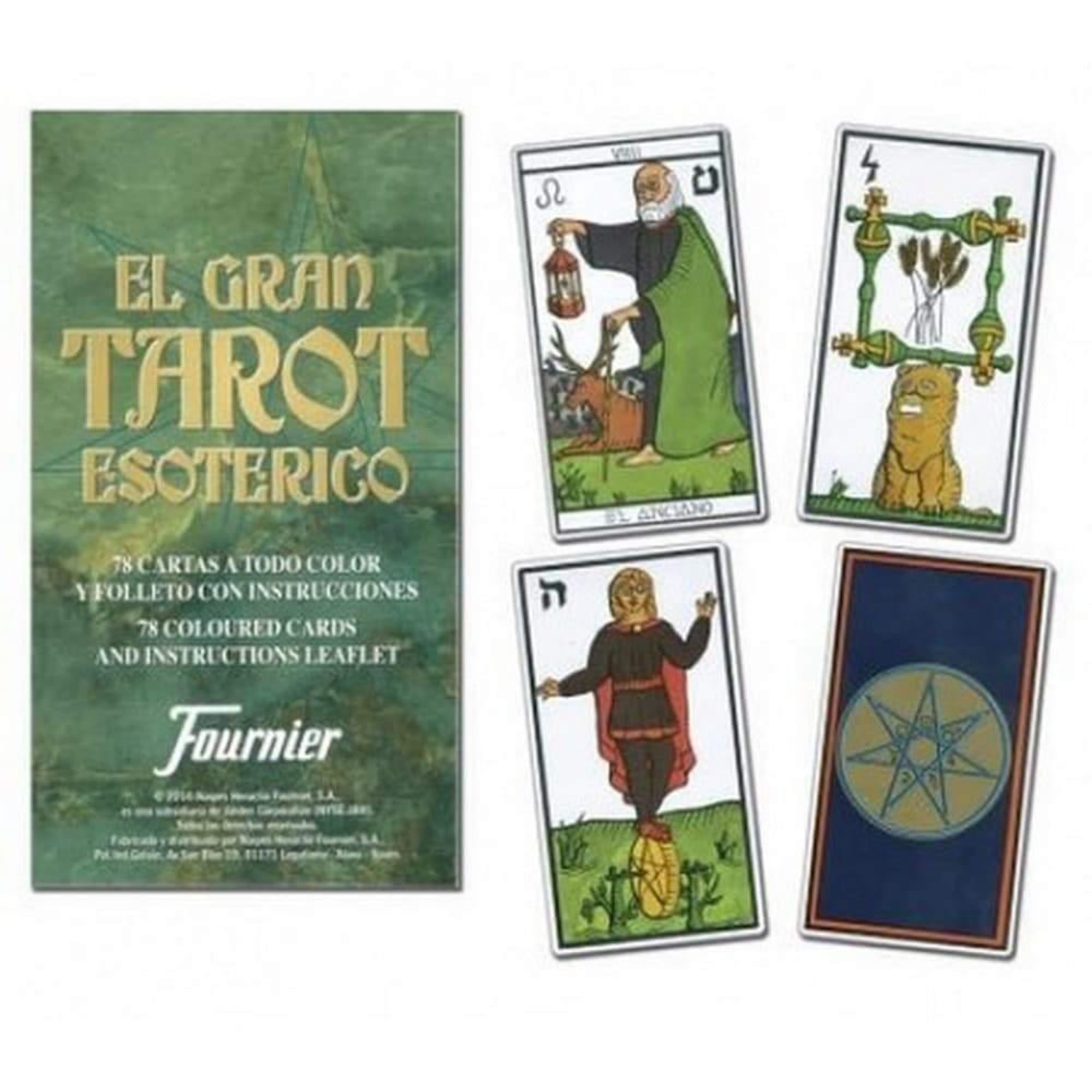 A képen az El Gran Tarot Esoterico kártyacsomag látható, mely 78 színes lapot és egy útmutatót tartalmaz. A zöld színű dobozon arany betűkkel olvasható a csomag neve és a gyártó, Fournier logója. A kibontott kártyák különleges szimbólumokat és karaktereket ábrázolnak, például egy öreg bölcset lámpással (El Anciano), egy oroszlánt és különféle misztikus tárgyakat. A hátlap sötétkék alapon arany csillag szimbólummal díszített. A lapokon héber betűk és asztrológiai jelek is szerepelnek.