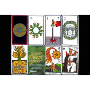 A képen az El Gran Tarot Esoterico kártyacsomag több lapja látható, köztük színes és részletgazdag illusztrációkkal. A kártyákon spanyol nyelvű feliratok szerepelnek, például: „El Astro” (A Csillag), „La Justicia” (Az Igazság), vagy „El Gran Tarot Esoterico”. A lapok misztikus szimbólumokat, például kardot, csillagot, serlegeket, érméket és életfát ábrázolnak, ami utalás a tarot hagyományos nagy és kis arkánumaira. A doboz középen zöld alapon arany betűkkel emelkedik ki.