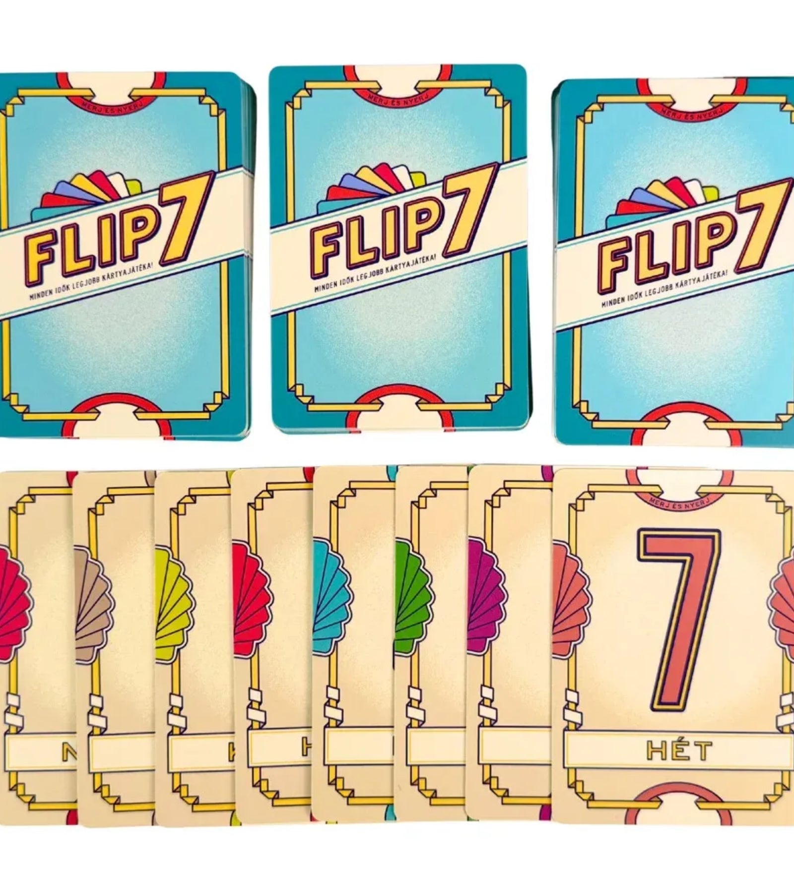 Flip 7 magyar nyelvű társasjáték számozott kártyái szétterítve, felül a kártyahátlapok, alul a színes számlapkák 1-től 7-ig, krém és pasztell keretes dizájnnal.